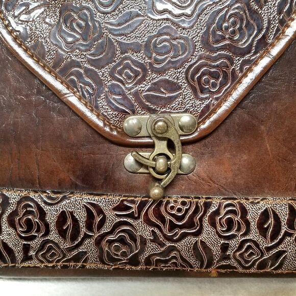 VINTAGE 60s Leather Floral Swing Latch Saddle Bag - Picture 3 of 8